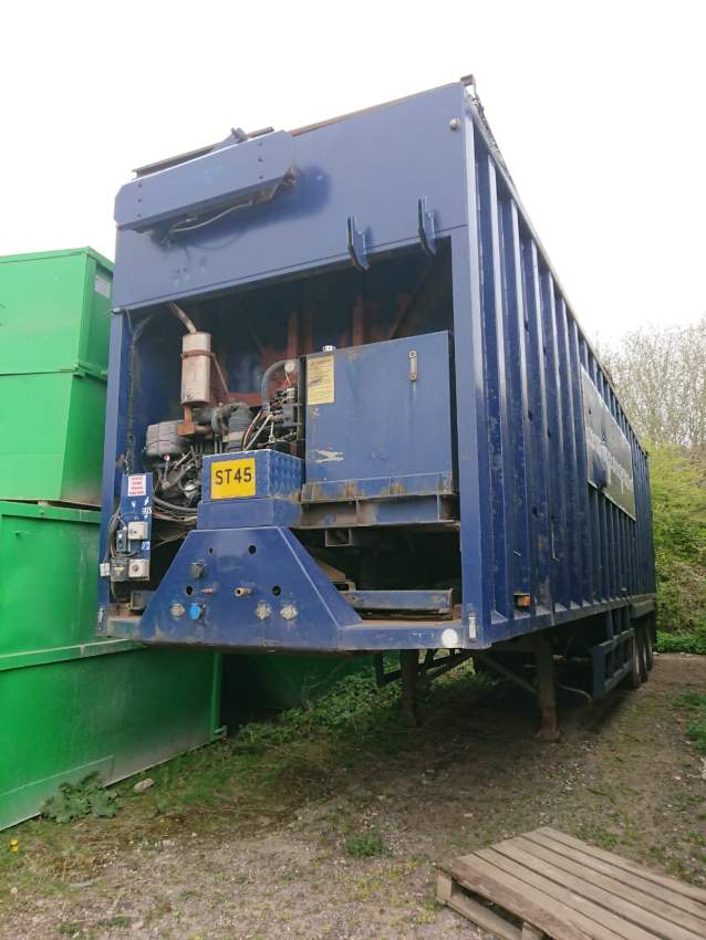 Trailer on Aster Vender