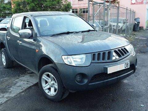 Mitsubishi L200 Sportero  - 0 - Passenger Van  on Aster Vender