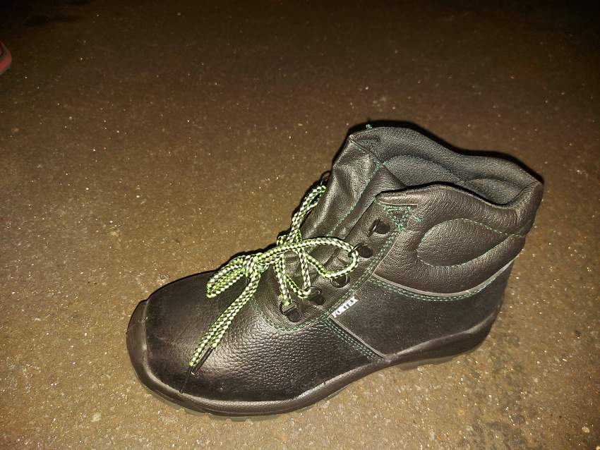 Heavy-duty shoe - 0 - Other Footwear  on Aster Vender