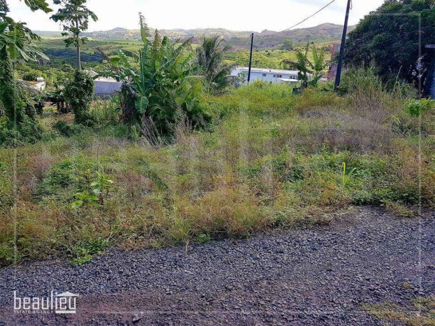 * 12 Perches Residential land * *  - 3 - Land  on Aster Vender