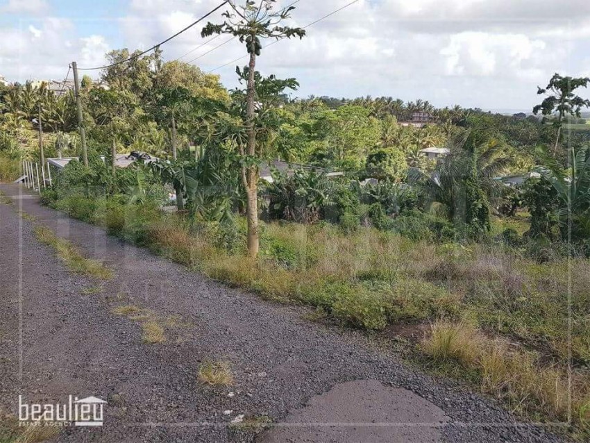 * 12 Perches Residential land * *  - 0 - Land  on Aster Vender