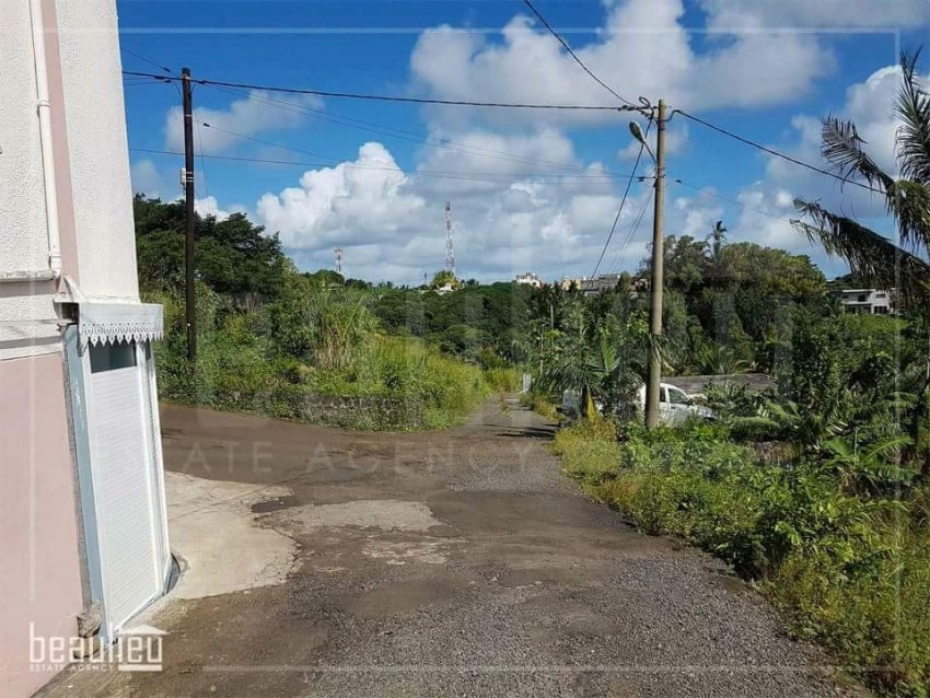 * 12 Perches Residential land * *  - 2 - Land  on Aster Vender