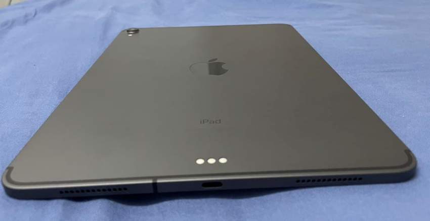 Apple IPAD Pro 11 256GB WiFi + Cellular  - 0 - Tablet  on Aster Vender