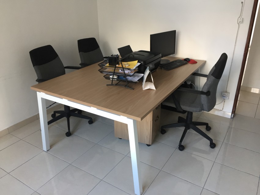grande table de réunion - 0 - Desk chairs  on Aster Vender