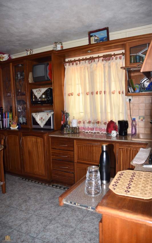SEMI-FURNISHED HOUSE ON SALE IN PORT LOUIS, RTE DES PAMPLEMOUSSES RS 6 - 4 - House  on Aster Vender