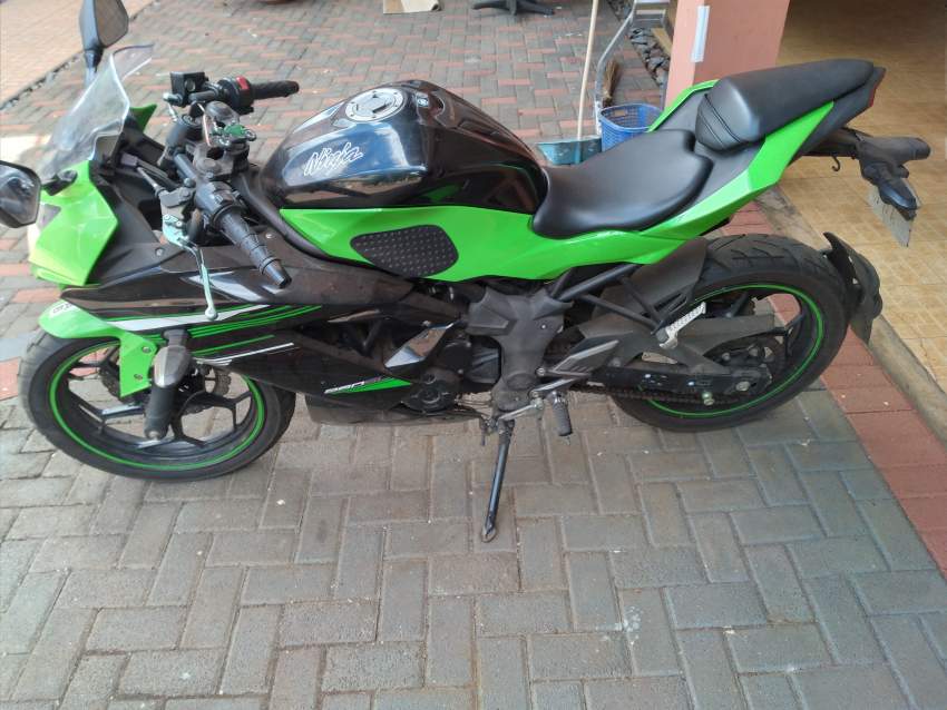 motorcycle kawasaki Ninja - 0 - Roadsters  on Aster Vender
