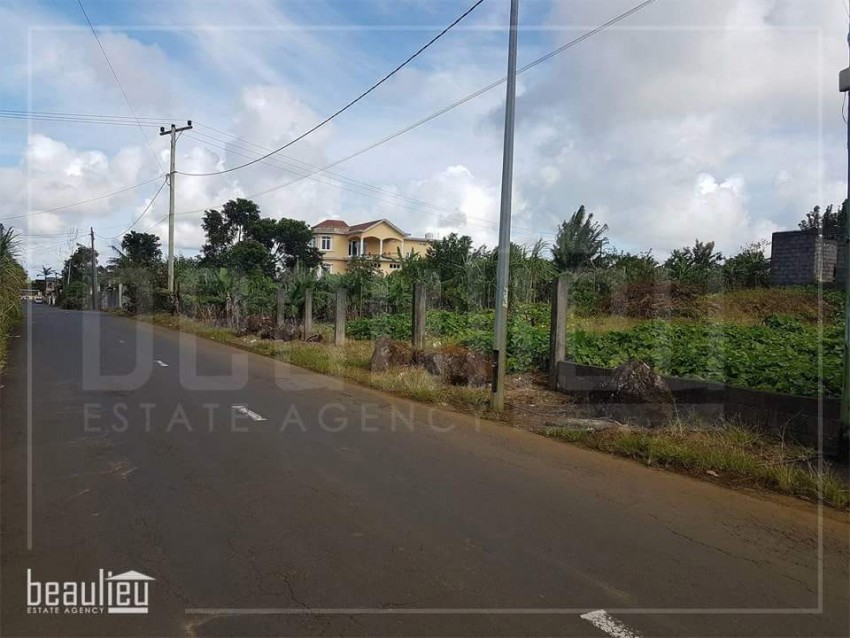 * For sale residental of 25 Perches in Cluny * - 0 - Land  on Aster Vender