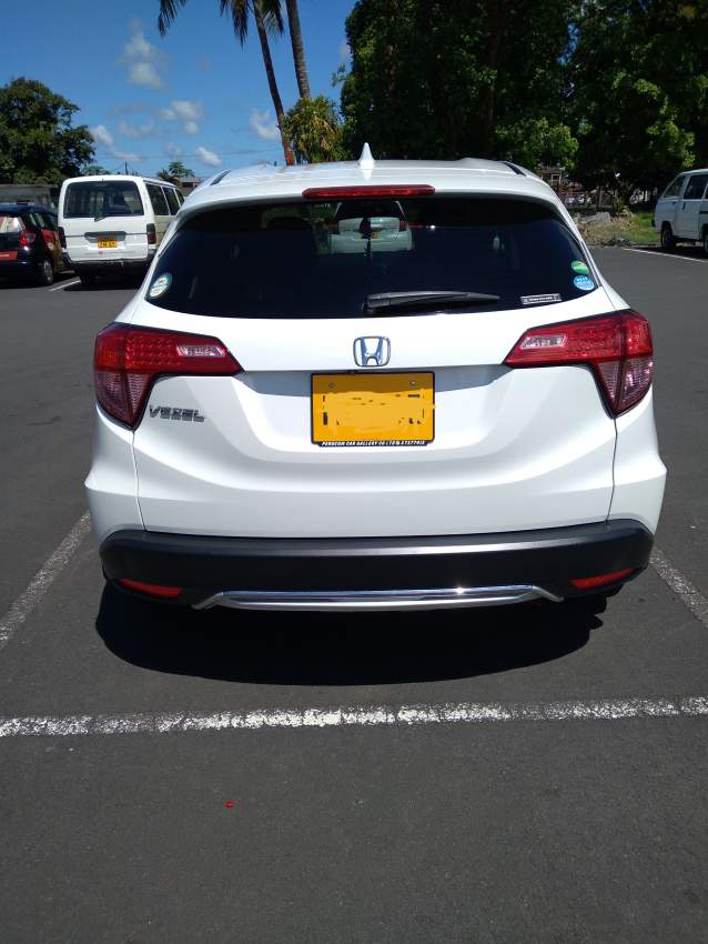 Honda Vezel - 2 - SUV Cars  on Aster Vender