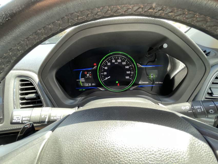 Honda Vezel - 2 - SUV Cars  on Aster Vender