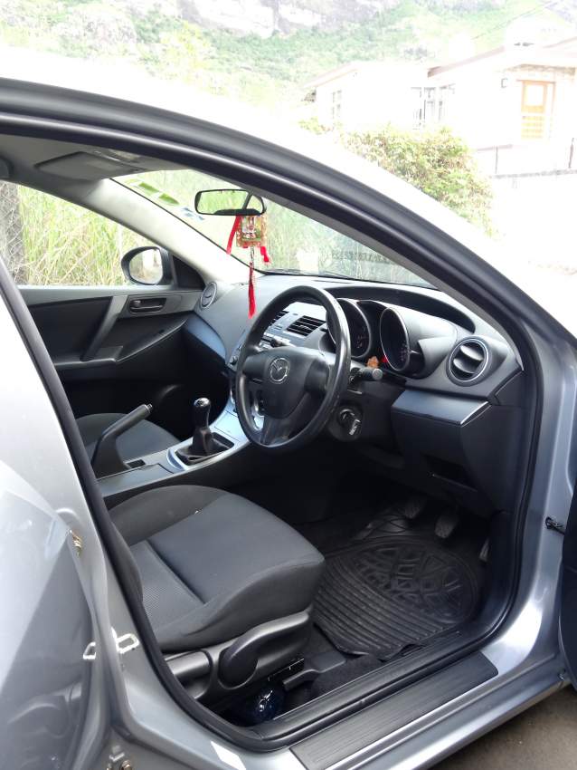 Local Mazda 3 1.6 Japan - 3 - Family Cars  on Aster Vender