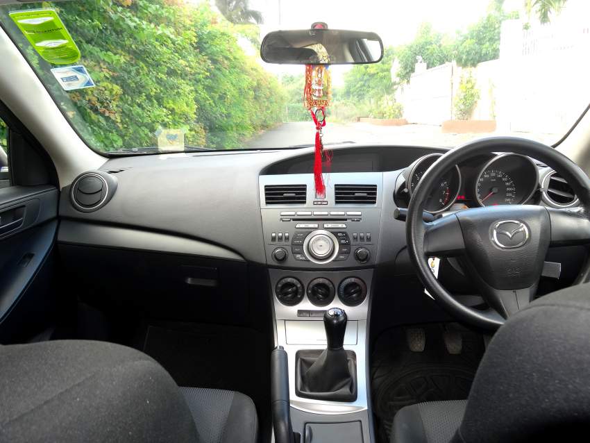 Local Mazda 3 1.6 Japan - 5 - Family Cars  on Aster Vender