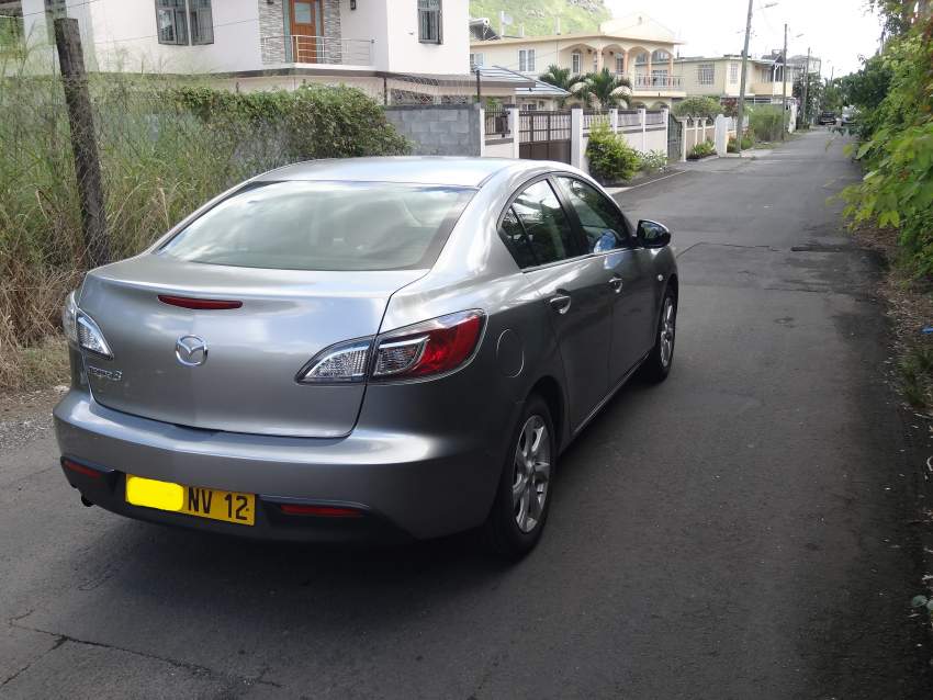 Local Mazda 3 1.6 Japan - 1 - Family Cars  on Aster Vender