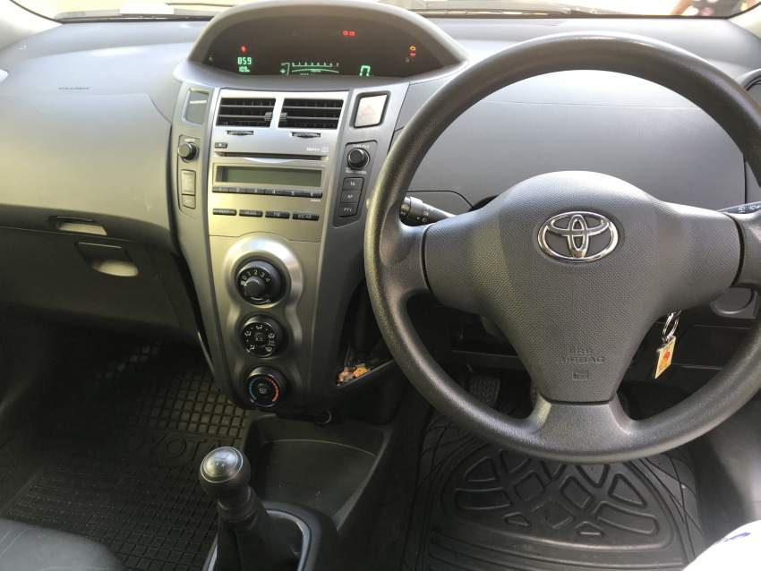 Toyota Yaris 2011 - 5 - Compact cars  on Aster Vender