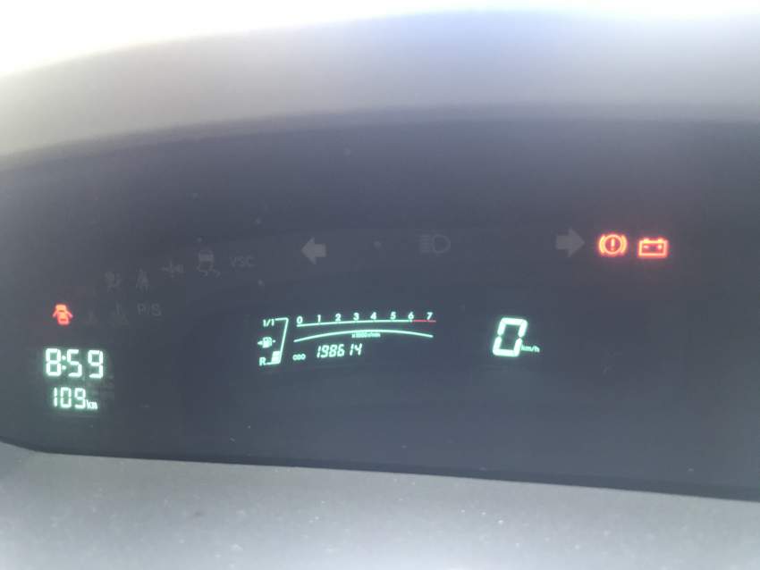 Toyota Yaris 2011 - 4 - Compact cars  on Aster Vender