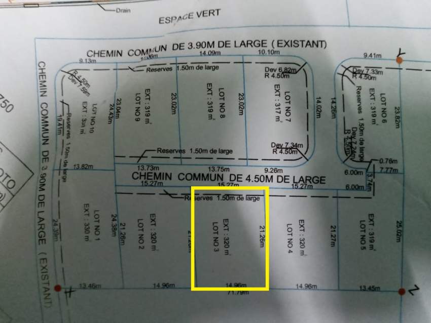 TERRAIN RÉSIDENTIEL - 7.6 PERCHES - Centre de Flacq - 9 - Land  on Aster Vender