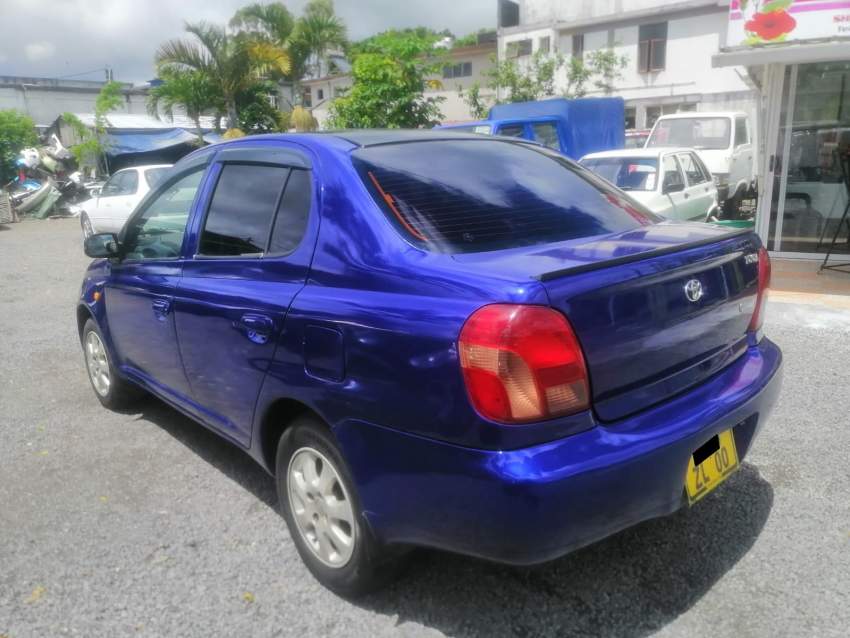 Toyota Platz Year 00 - 4 - Compact cars  on Aster Vender