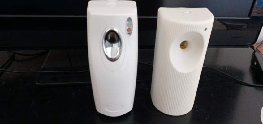 2 Air freshener appareil on Aster Vender