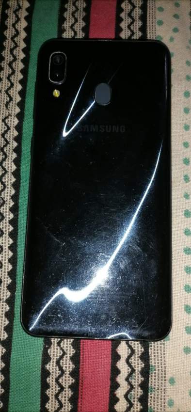 Samsung galaxy A30 on Aster Vender