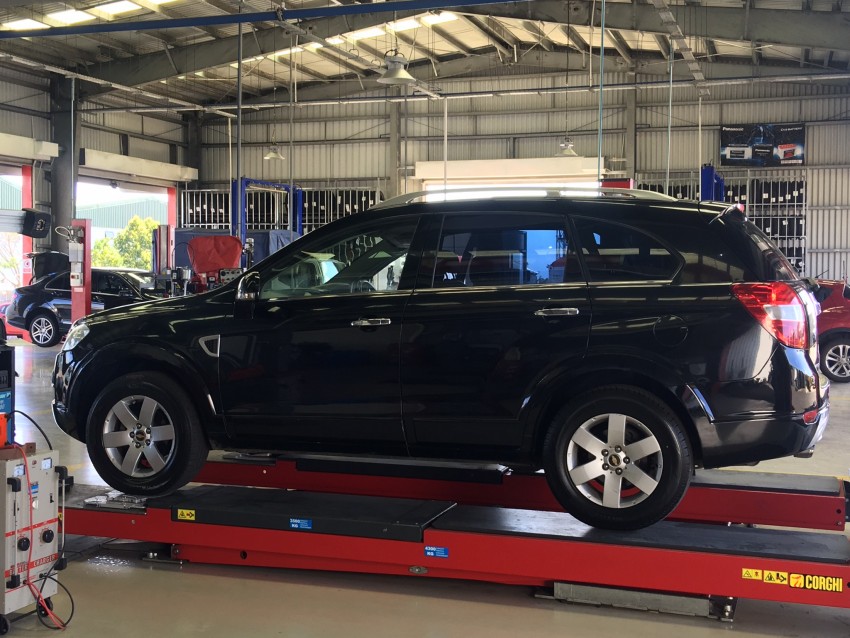 Chevrolet Captiva LTZ - 1 - SUV Cars  on Aster Vender