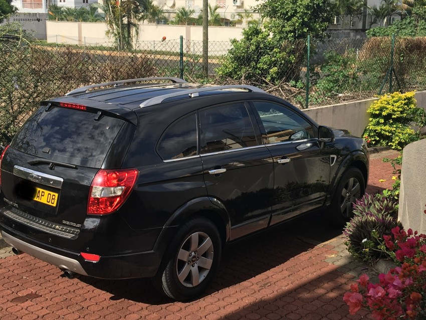 Chevrolet Captiva LTZ - 2 - SUV Cars  on Aster Vender