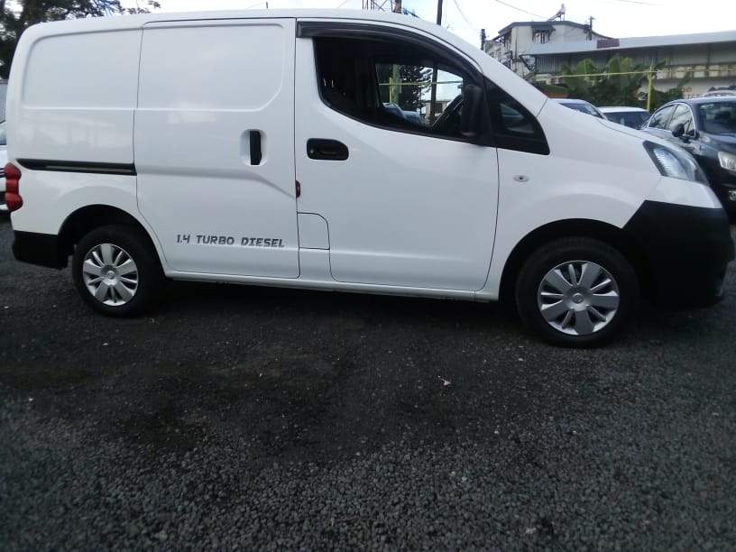 Nissan NV200 - 7 - Cargo Van (Delivery Van)  on Aster Vender
