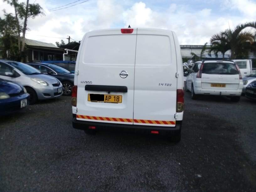 Nissan NV200 - 5 - Cargo Van (Delivery Van)  on Aster Vender
