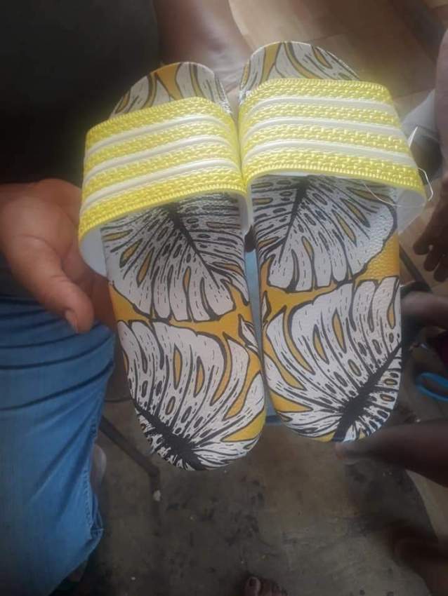 Adidas adilette - 5 - T shirts (Boys)  on Aster Vender