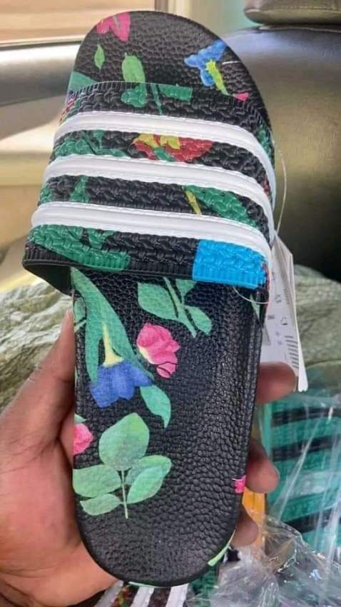 Adidas adilette - 2 - T shirts (Boys)  on Aster Vender