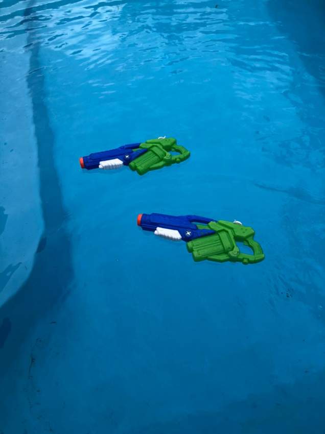 2 Water guns on Aster Vender