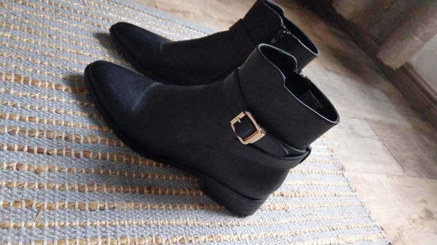 Black boots - 0 - Women's shoes (ballet, etc)  on Aster Vender