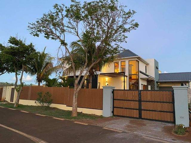 VILLA ON SALE IN POINTE AUX PIMENTS, MORC HARMONY - RS 22 M NEG - 0 - Villas  on Aster Vender