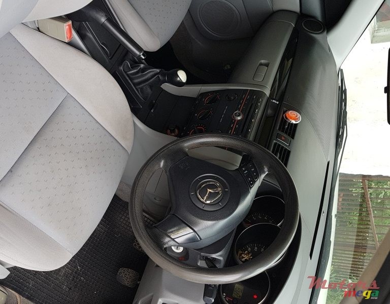 Mazda Axella, year 05 Excellent condition - 4 - Family Cars  on Aster Vender