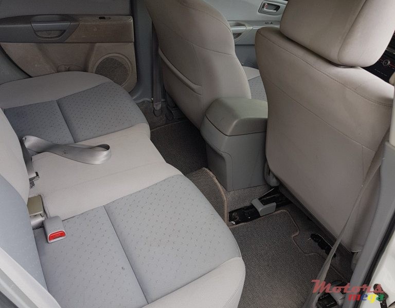 Mazda Axella, year 05 Excellent condition - 3 - Family Cars  on Aster Vender