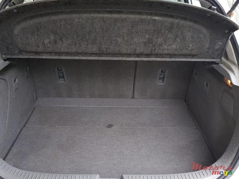 Mazda Axella, year 05 Excellent condition - 2 - Family Cars  on Aster Vender