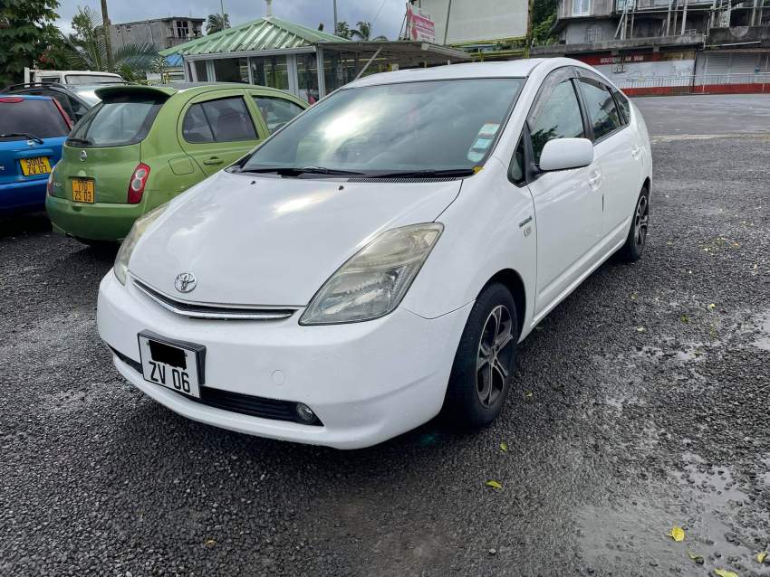 Toyota Prius Year 06 - 3 - Compact cars  on Aster Vender