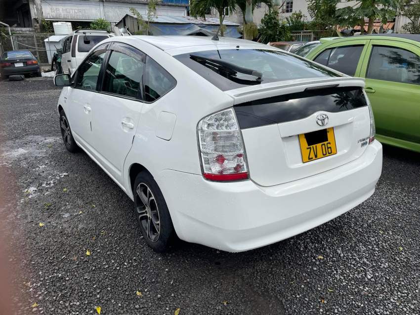 Toyota Prius Year 06 - 2 - Compact cars  on Aster Vender