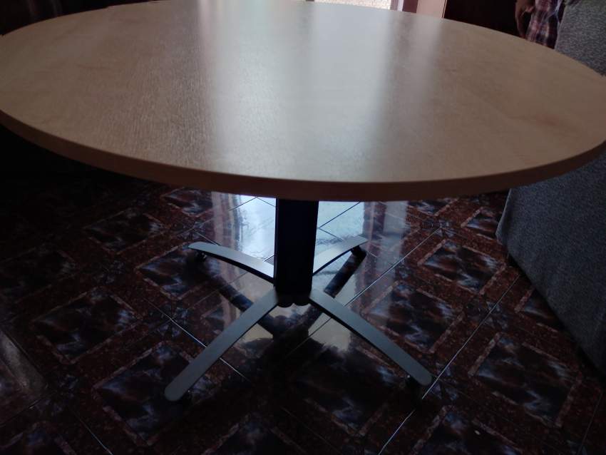 Round Meeting Table  - 1 - Desks  on Aster Vender