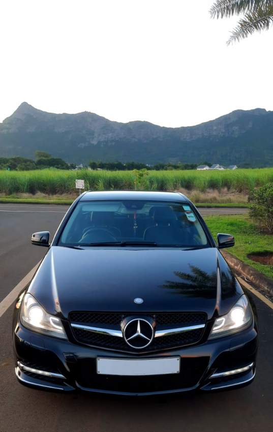 Mercedes Benz C180 AvantGarde  - 2 - Luxury Cars  on Aster Vender