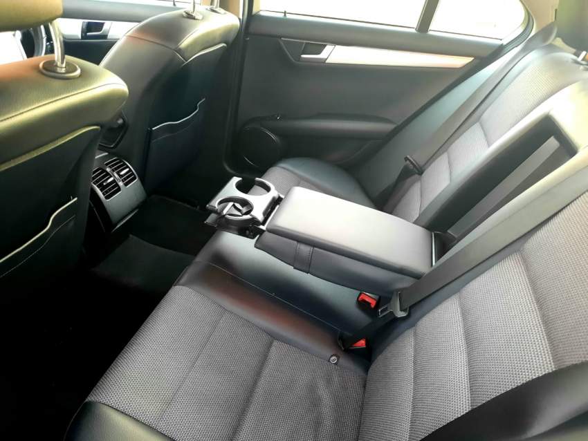 Mercedes Benz C180 AvantGarde  - 7 - Luxury Cars  on Aster Vender