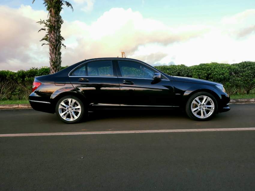Mercedes Benz C180 AvantGarde  - 3 - Luxury Cars  on Aster Vender