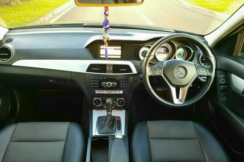 Mercedes Benz C180 AvantGarde  - 6 - Luxury Cars  on Aster Vender