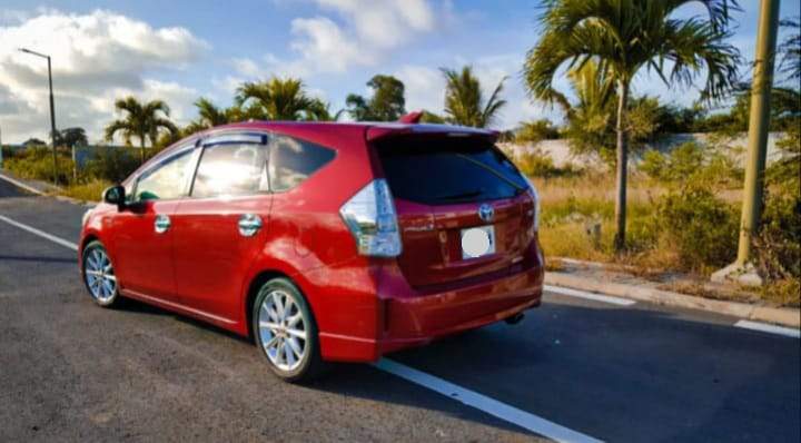 Toyota Prius Alpha - 2 - Family Cars  on Aster Vender