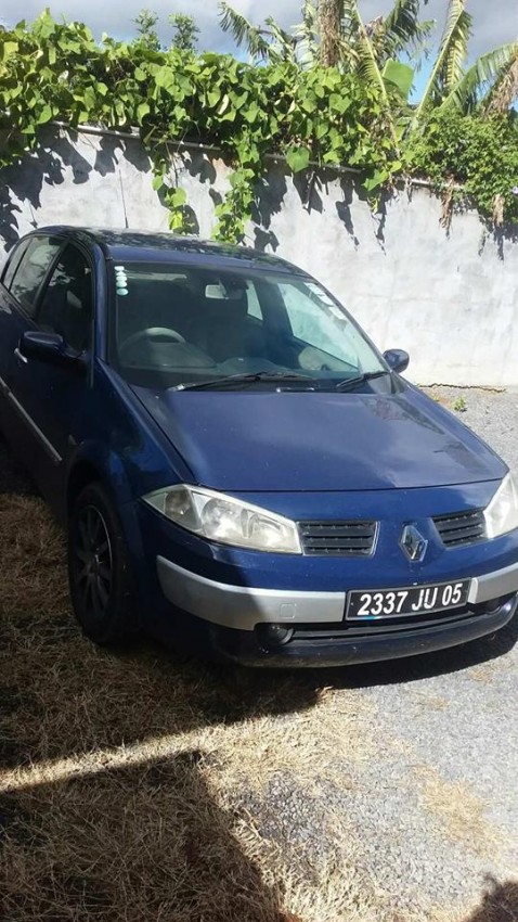 Renault Megane Berline - 1 - Family Cars  on Aster Vender