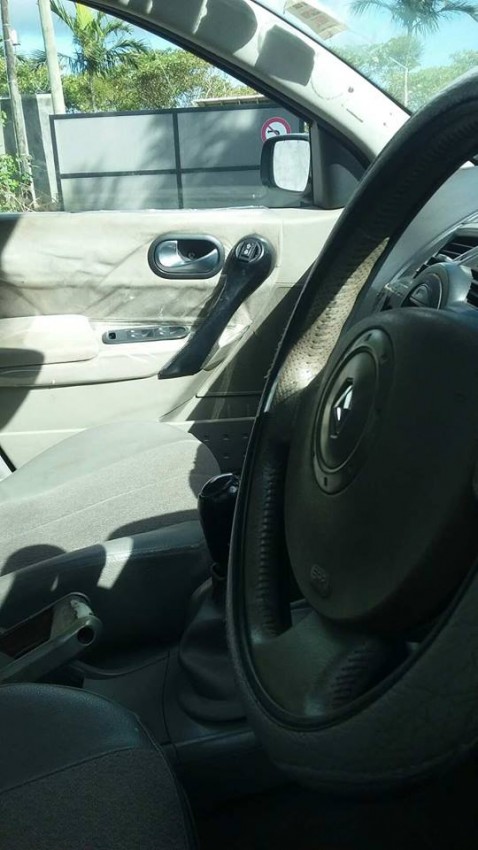 Renault Megane Berline - 5 - Family Cars  on Aster Vender