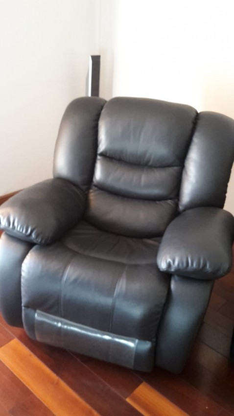 Barcalouger recliner leather sofa - 1 - Sofas couches  on Aster Vender