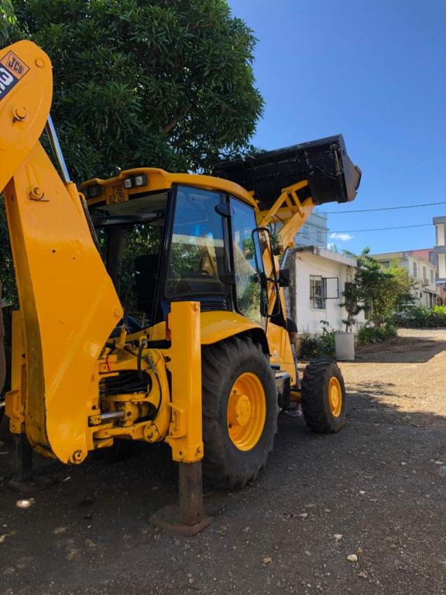 Backhoe Loader - 4 - Other Industrial Vehicles  on Aster Vender