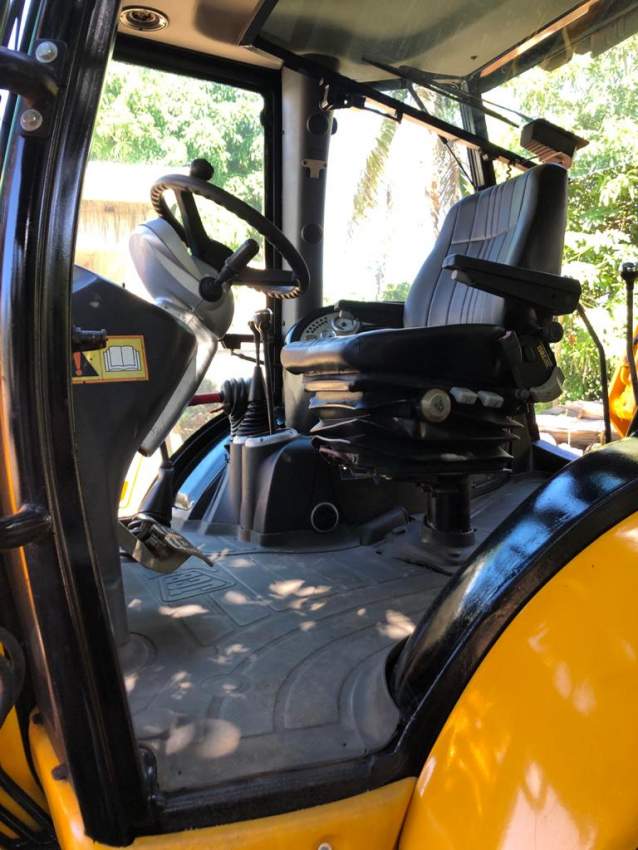 Backhoe Loader - 7 - Other Industrial Vehicles  on Aster Vender