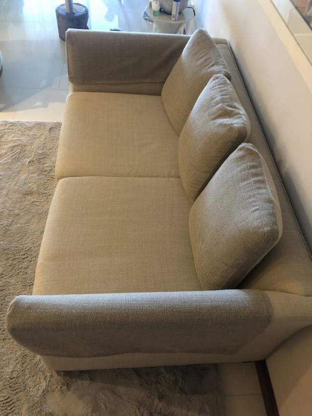 Very good condition three seater couch  on Aster Vender