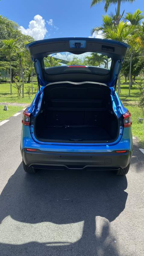 Nissan Qashqai 1.2 - 6 - SUV Cars  on Aster Vender