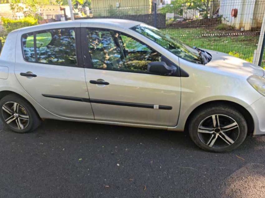 Renault Clio 3 - 1 - Compact cars  on Aster Vender